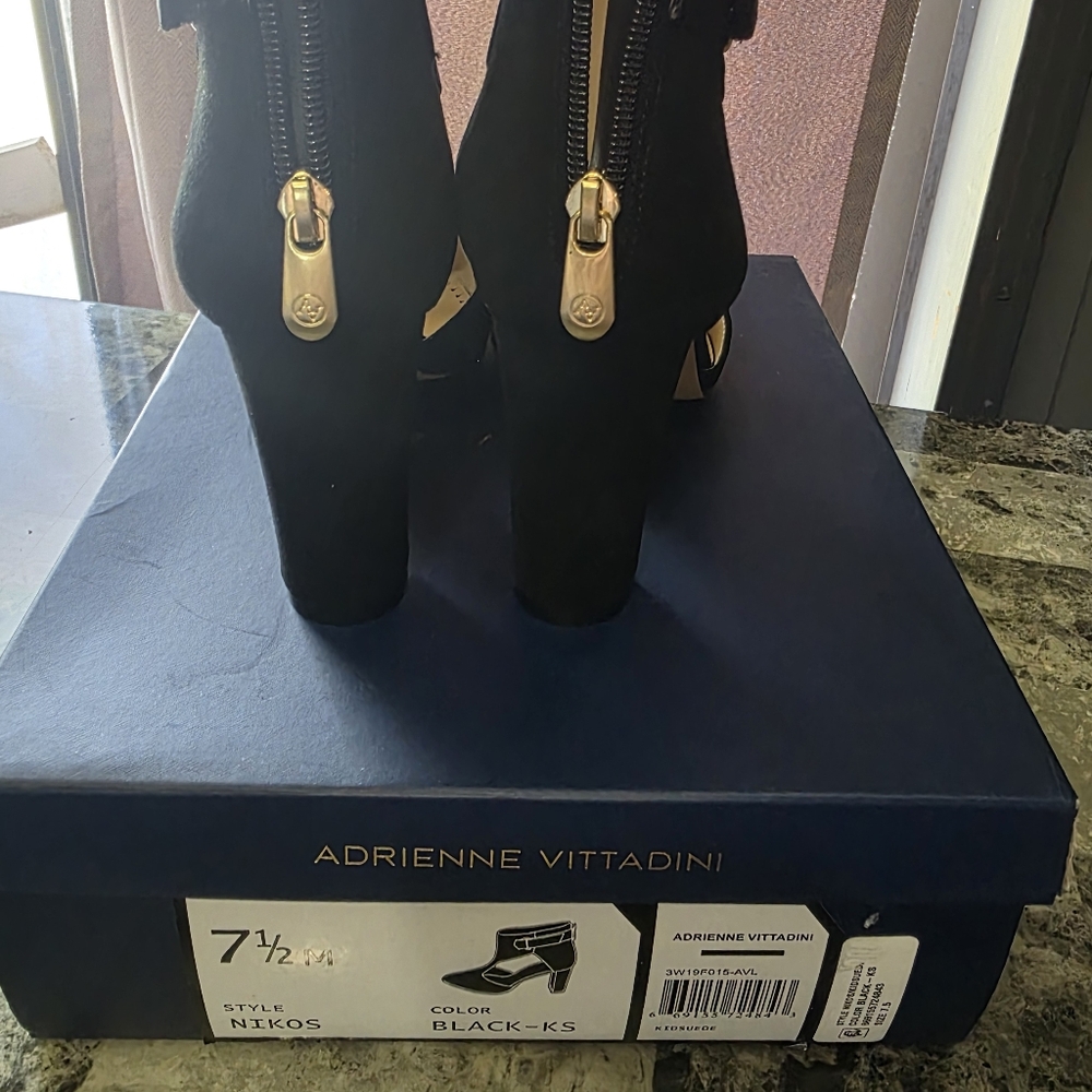 Adrienne Vittadini Black Ankle Boots 7½